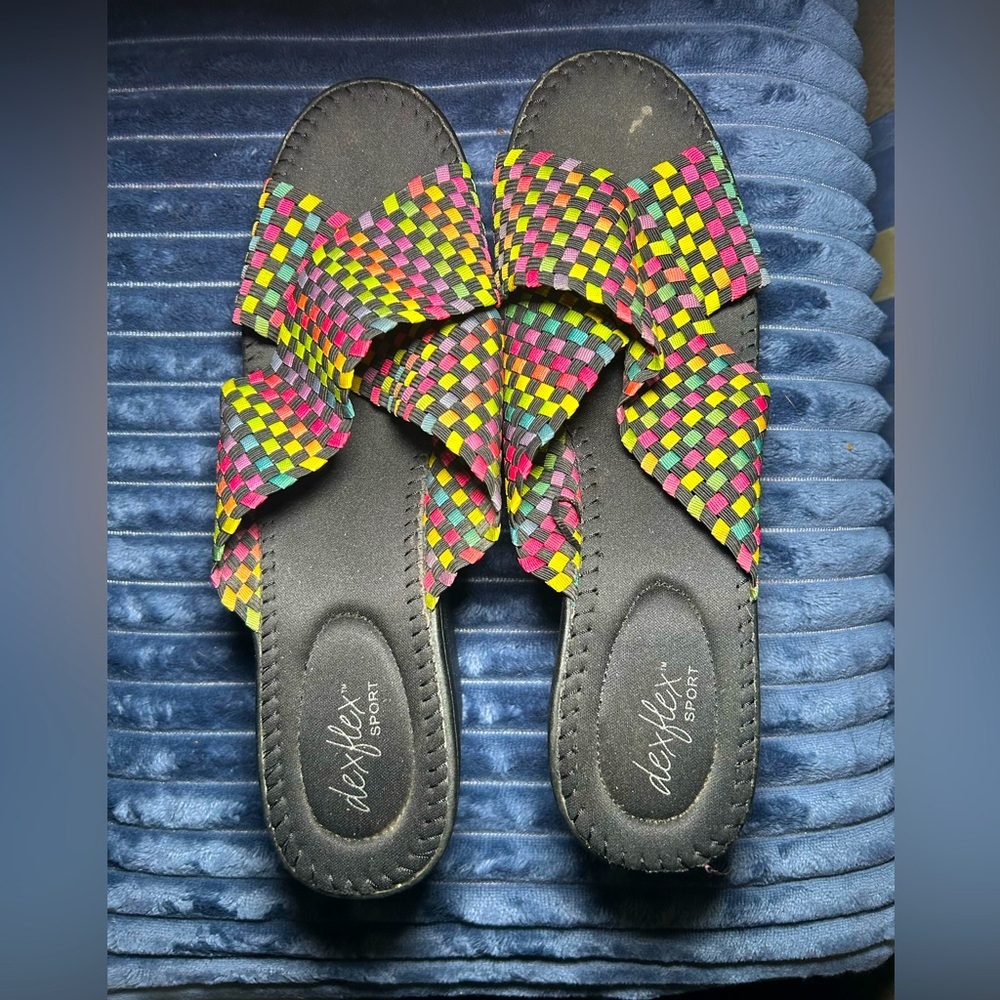 VTG DexFlex Payless Y2K size 12 mesh
Rainbow cross front platform sandals